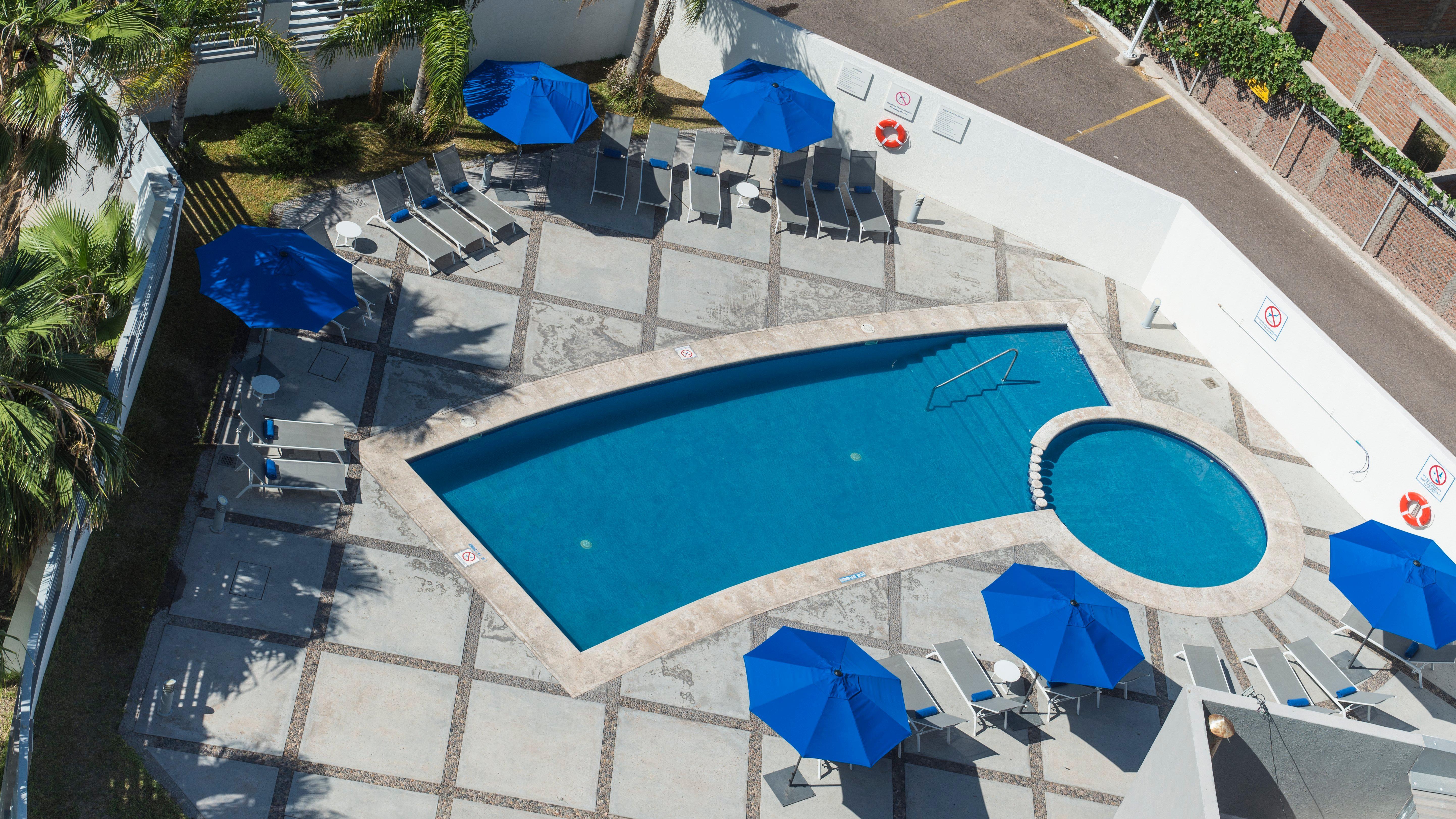 Holiday Inn Express Guaymas By Ihg Екстериор снимка Aerial view of the pool at the hotel