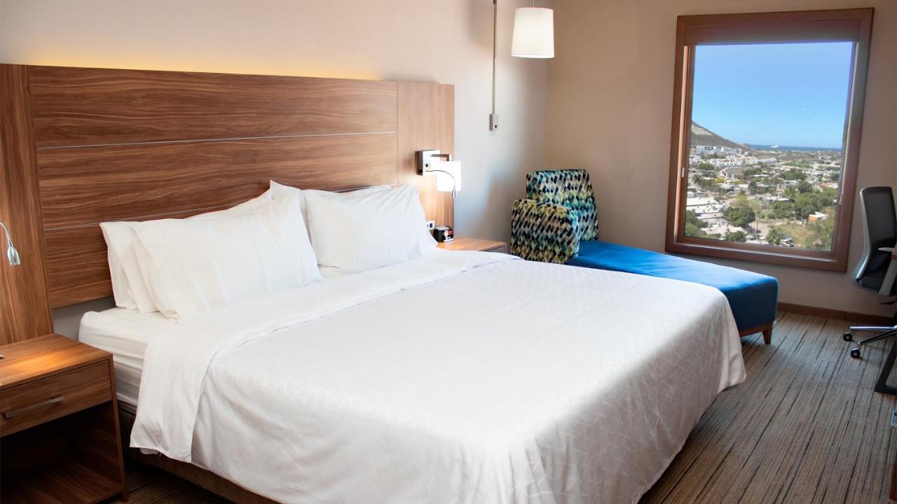 Holiday Inn Express Guaymas By Ihg Екстериор снимка A room at the Holiday Inn Express in San Diego, California