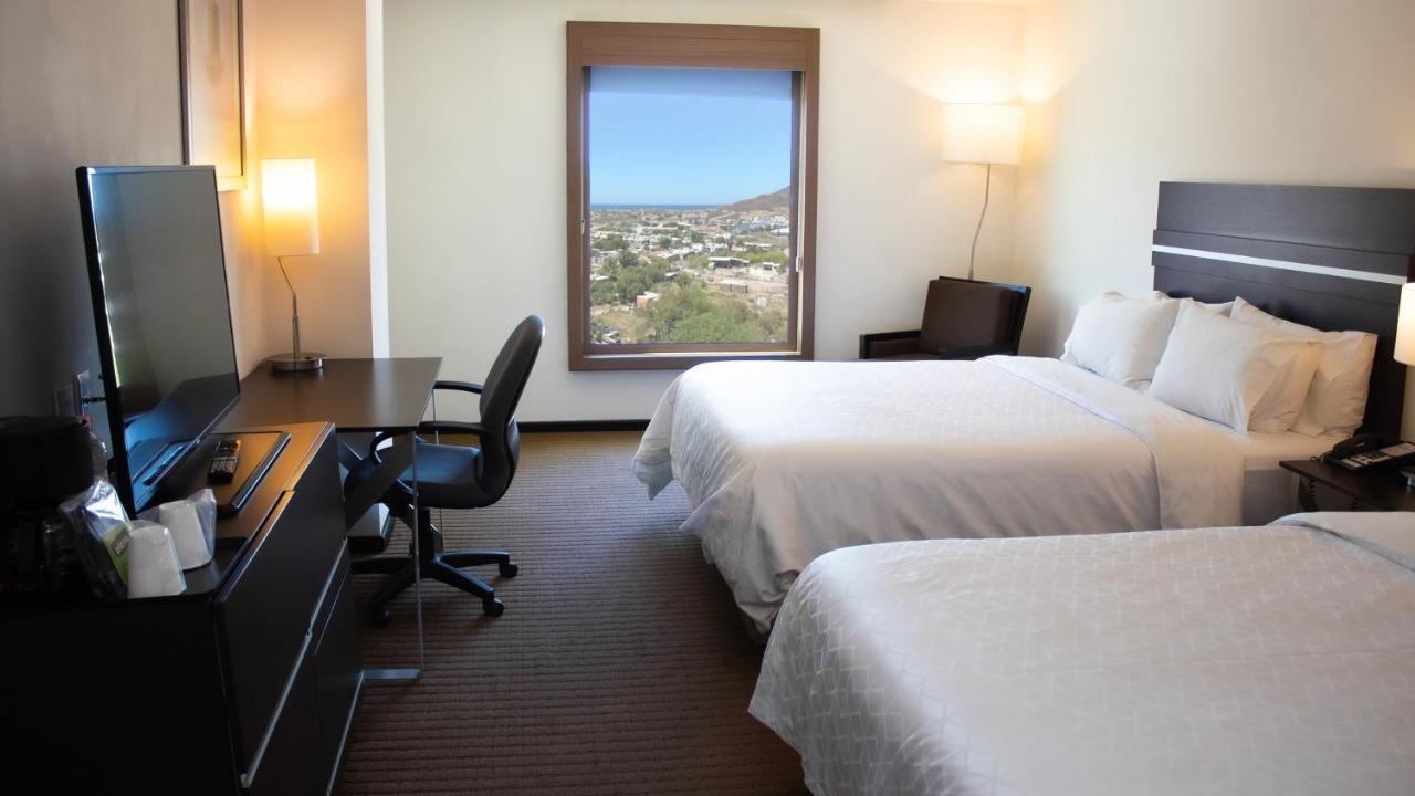 Holiday Inn Express Guaymas By Ihg Екстериор снимка A typical room at the Hilton Garden Inn in Albuquerque, New Mexico