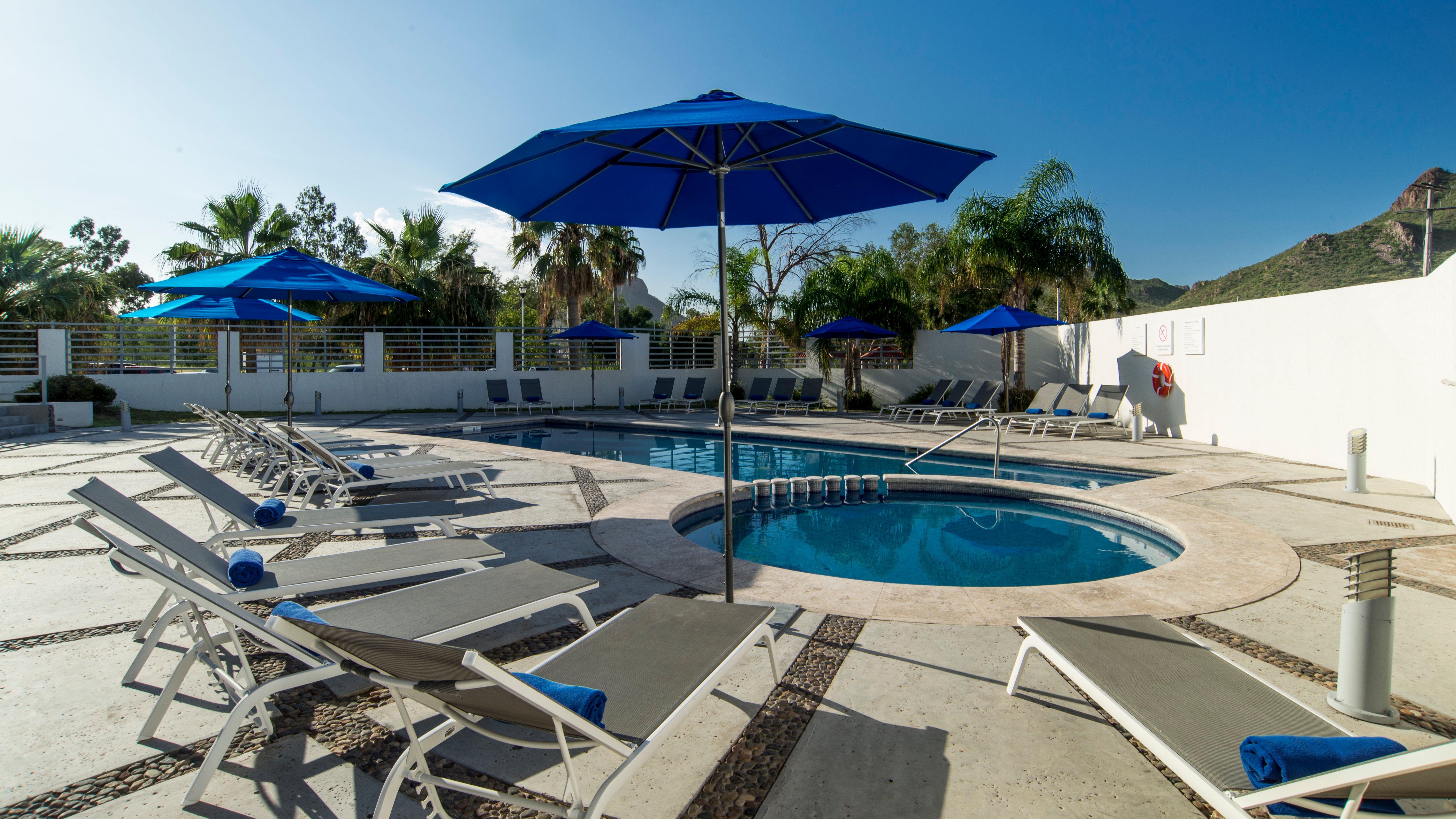 Holiday Inn Express Guaymas By Ihg Екстериор снимка Hotel's pool