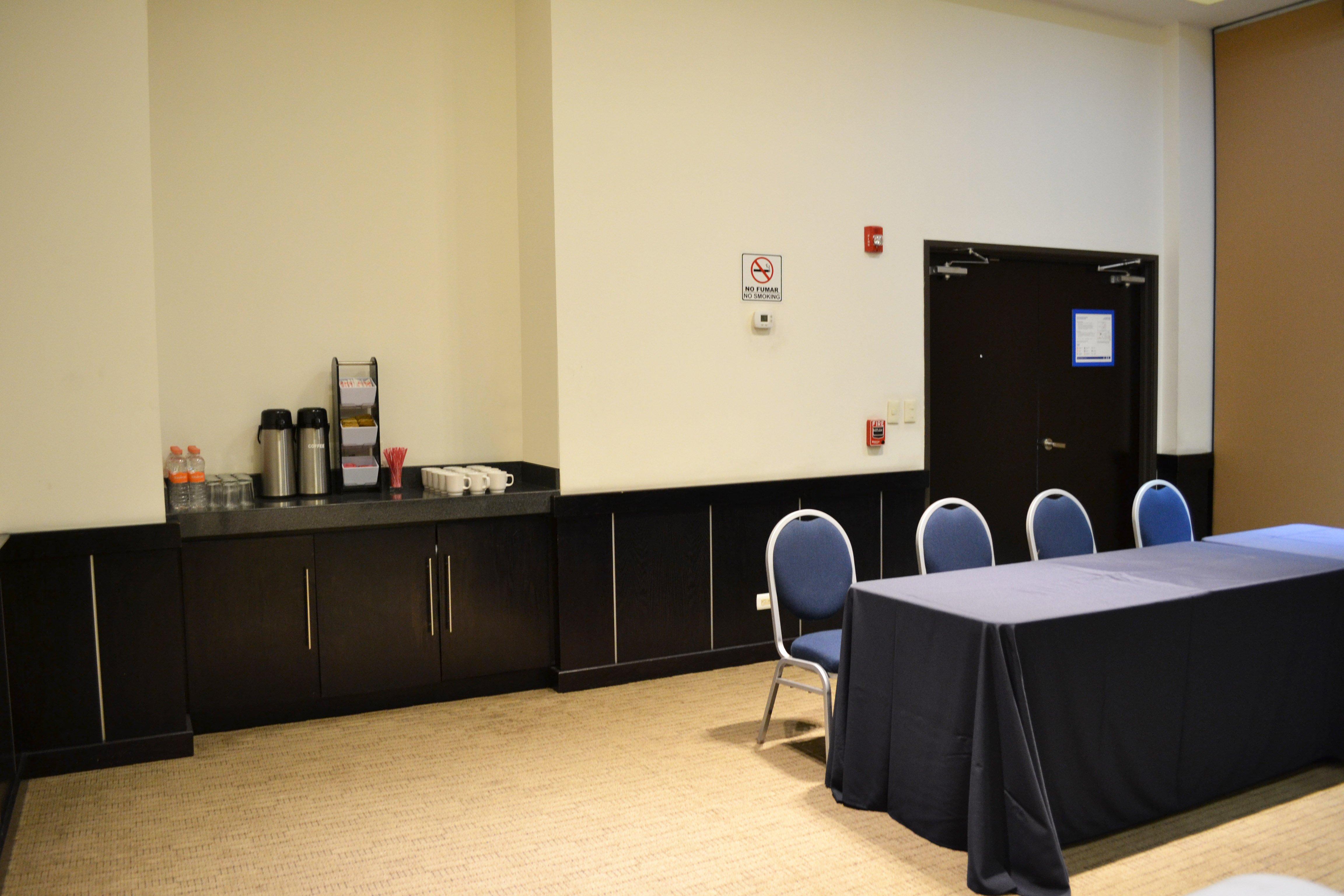 Holiday Inn Express Guaymas By Ihg Екстериор снимка A typical coffee break area