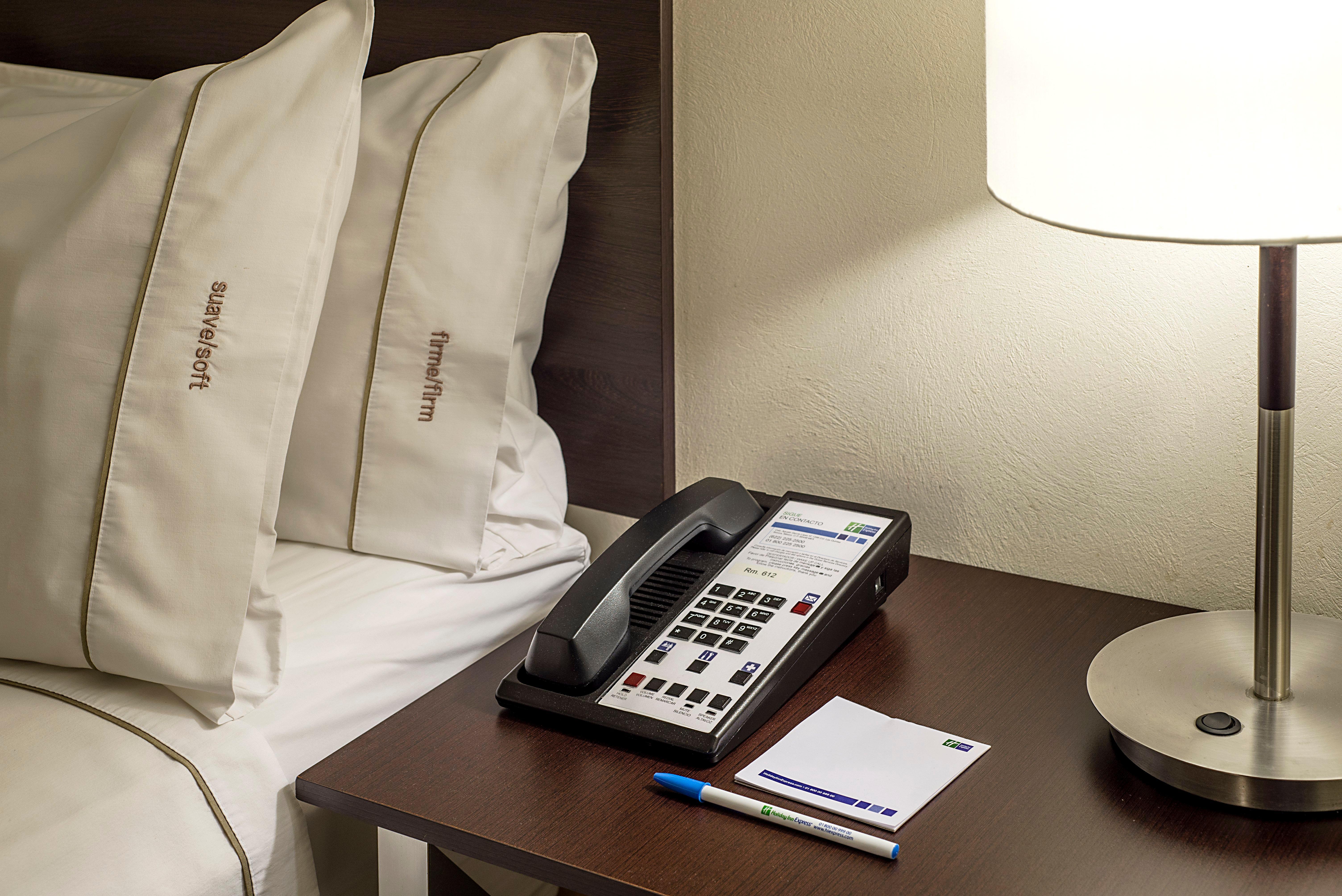 Holiday Inn Express Guaymas By Ihg Екстериор снимка A telephone in a hotel room