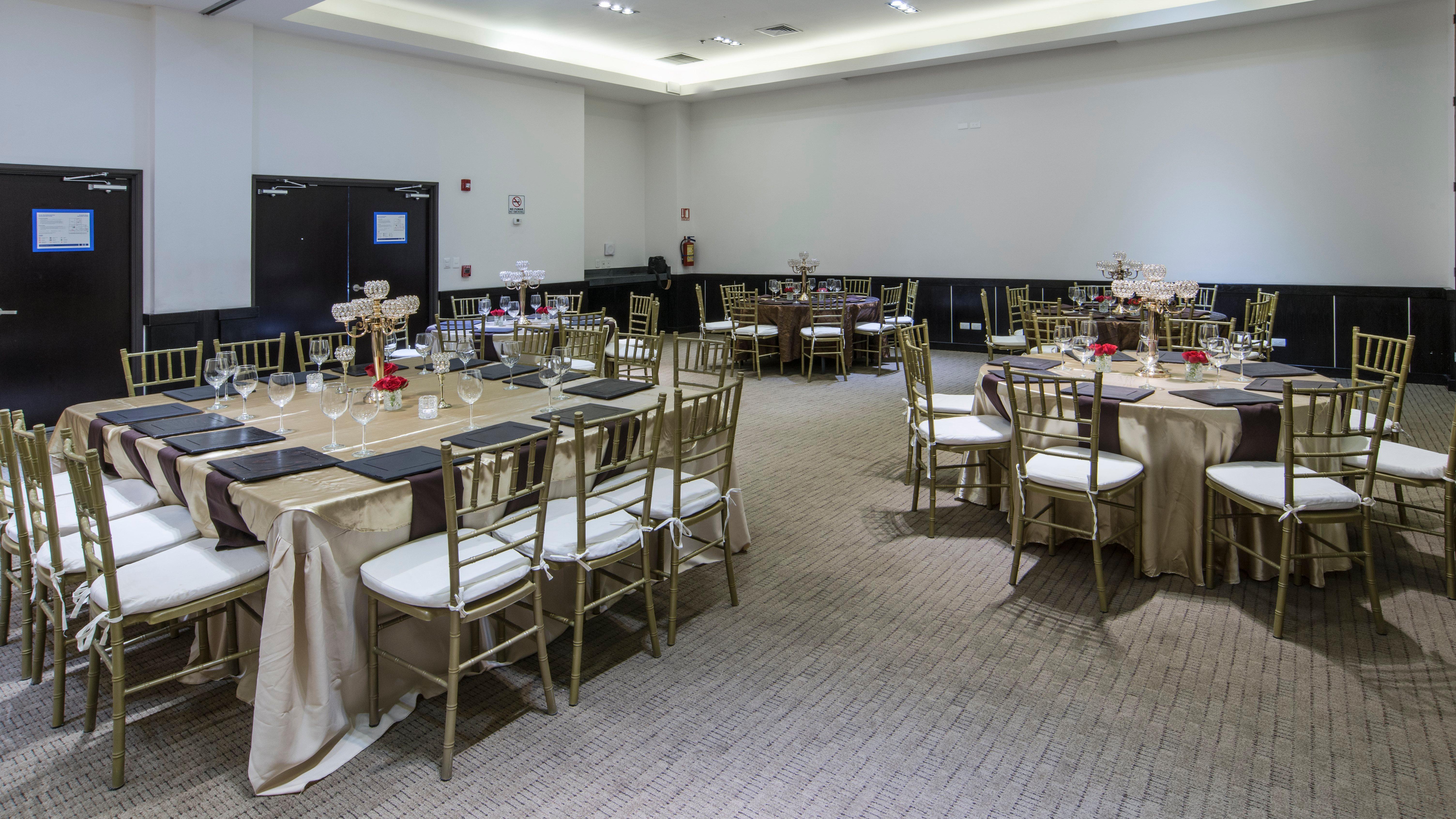Holiday Inn Express Guaymas By Ihg Екстериор снимка The ballroom at the hotel
